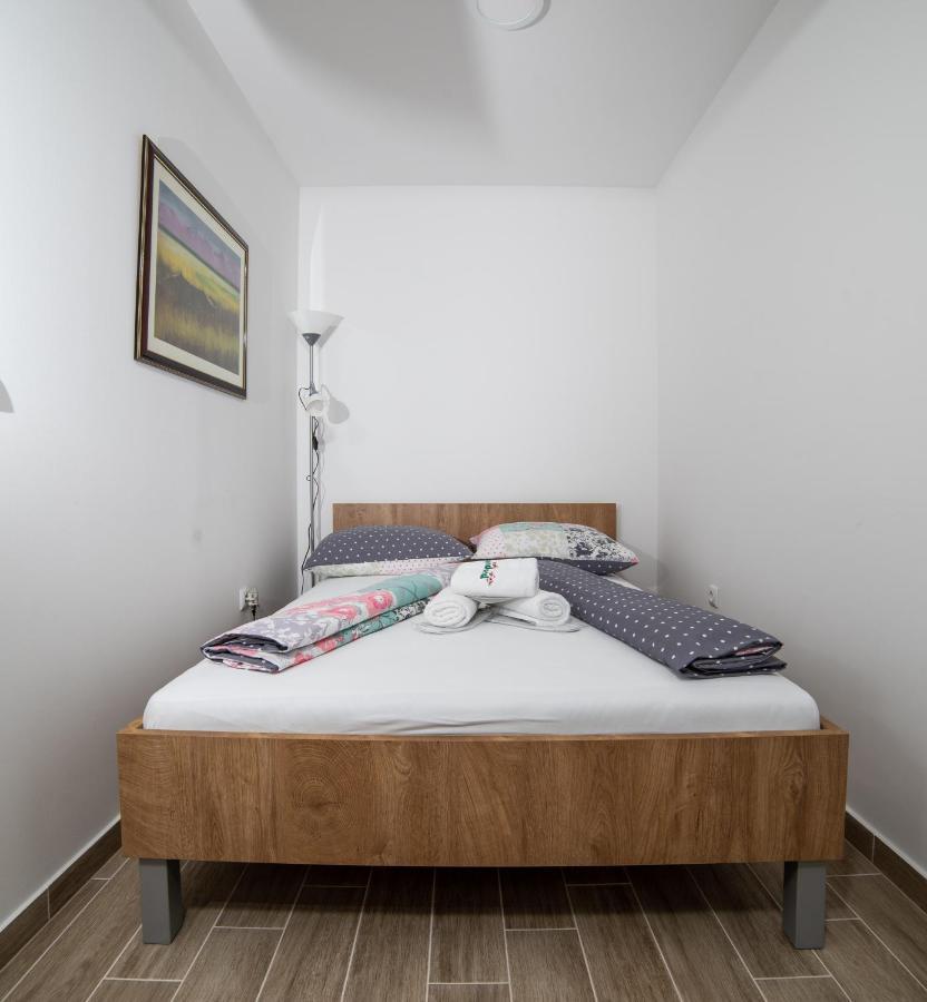 Apartmani Spoljar ซูปันยา ภายนอก รูปภาพ